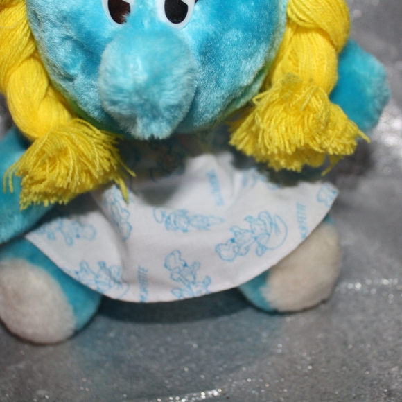 1981 collectible Smurfette plush toy - Picture 4 of 16